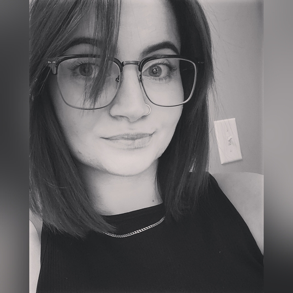 Meet your Posher, Sara - Picture 1 of 1